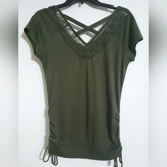 💥3/$30💥Olive Top - Picture 2 of 3